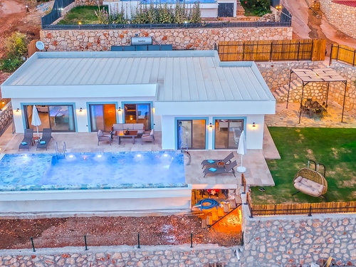  gece  -  Kasım
  | Kaş Yeniköy’de Deniz Manzaralı, Jakuzili Balayı ve Aile Villası – 4 Kişilik Tatil İçin İdeal Seçim